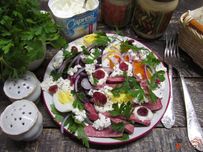 Фото приготовление рецепта: Салат со свеклой морковью и сыром шаг №6