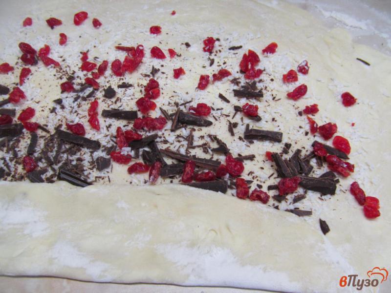 Фото приготовление рецепта: Булочки с шоколадом и кокосовой стружкой шаг №10