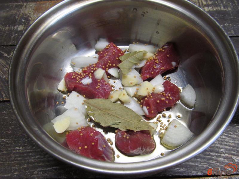 Фото приготовление рецепта: Говядина с овощами и шампиньоном шаг №1