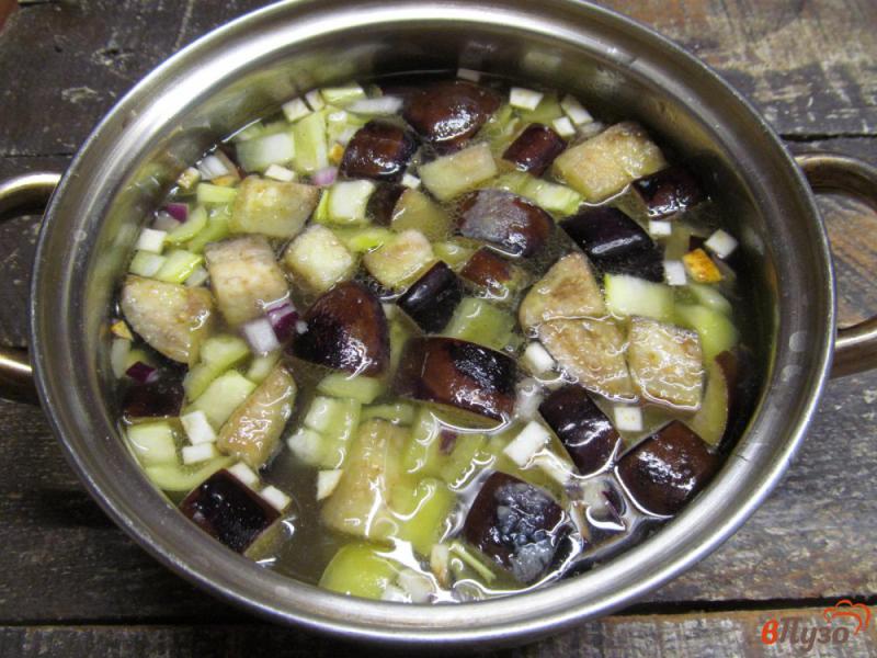 Фото приготовление рецепта: Суп из баклажана с помидором и перцем шаг №5