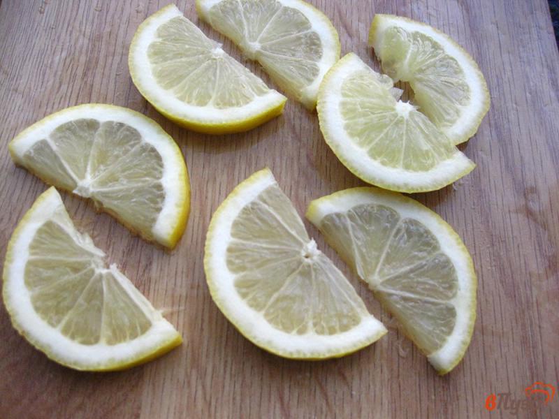 Фото приготовление рецепта: Скумбрия с лимоном шаг №3