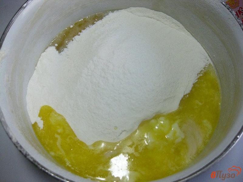 Фото приготовление рецепта: Пирог с сыром и курагой шаг №4