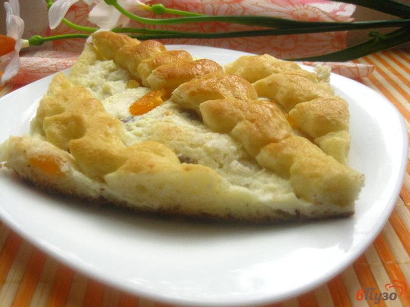 Фото приготовление рецепта: Пирог с сыром и курагой шаг №11