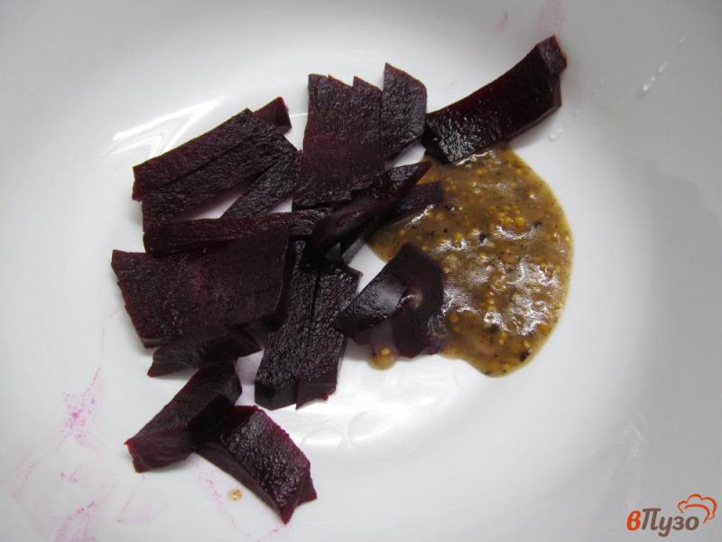 Фото приготовление рецепта: Теплый салат с макаронами и свеклой шаг №1