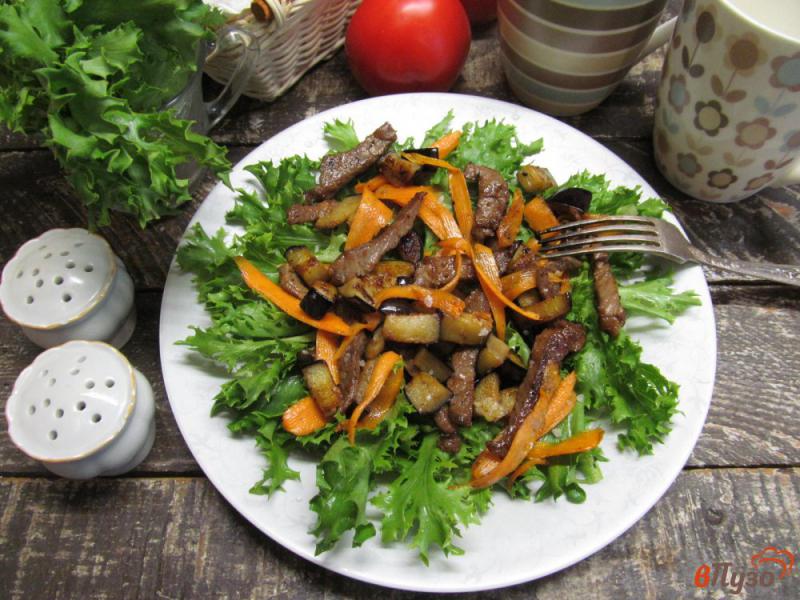 Фото приготовление рецепта: Салат с телятиной баклажаном и морковью шаг №7