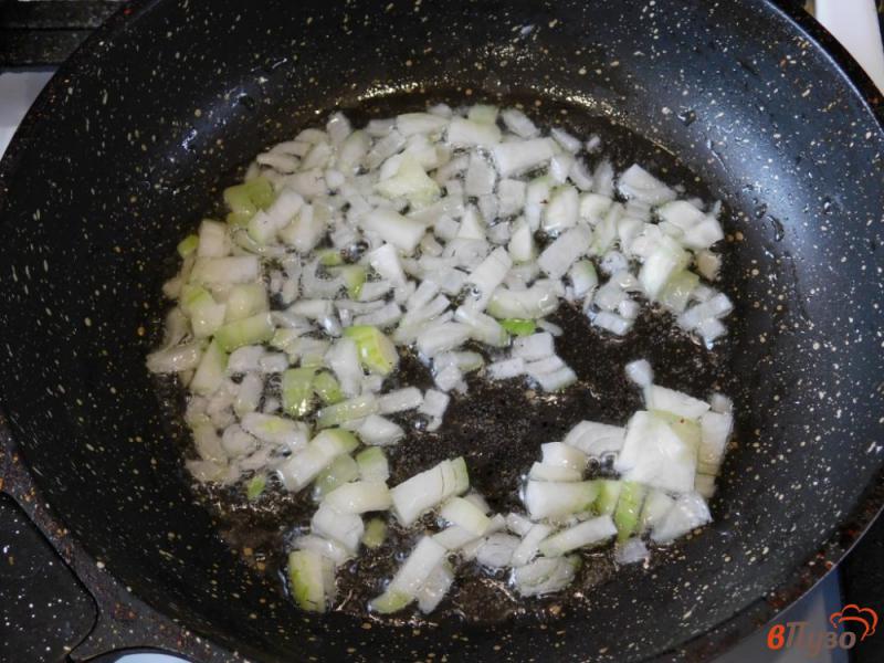 Фото приготовление рецепта: Омлет с кабачками и грибами шаг №1