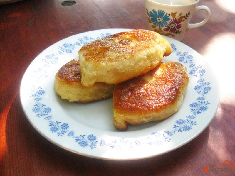 Фото приготовление рецепта: Жареные пирожки с яблоками шаг №9