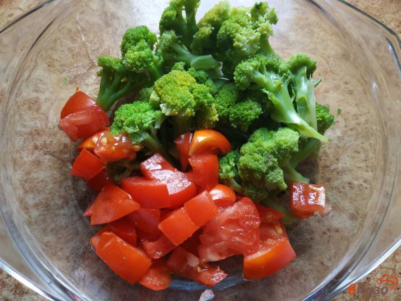 Фото приготовление рецепта: Салат с брокколи и кукурузой шаг №2