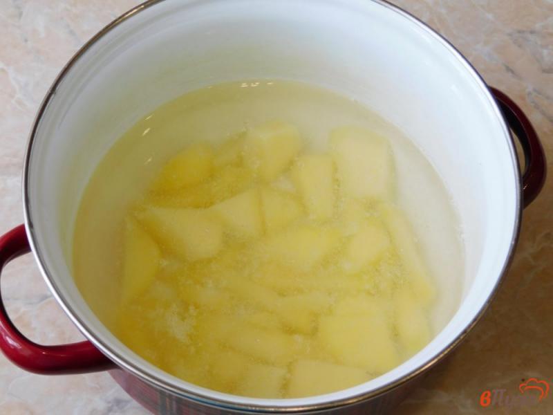 Фото приготовление рецепта: Картофельный суп-пюре с беконом шаг №2