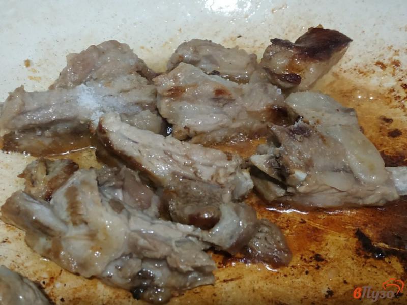 Фото приготовление рецепта: Макароны со свиными ребрышками шаг №2