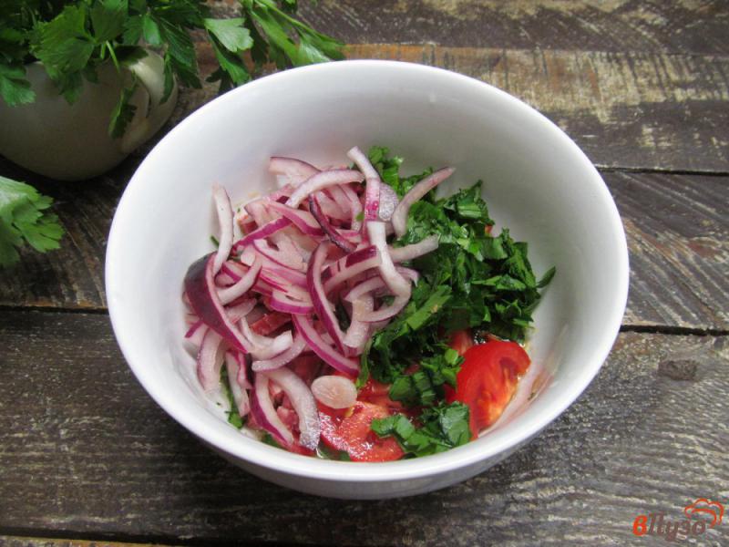 Фото приготовление рецепта: Перуанский салат с киноа и фасолью шаг №4