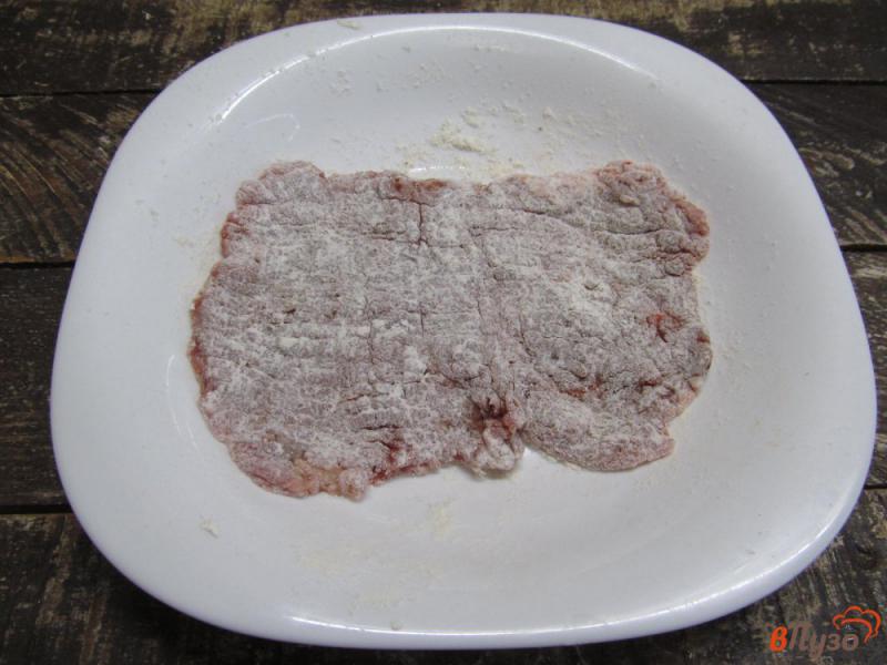 Фото приготовление рецепта: Шницель из телятины с луковыми пирожками шаг №2