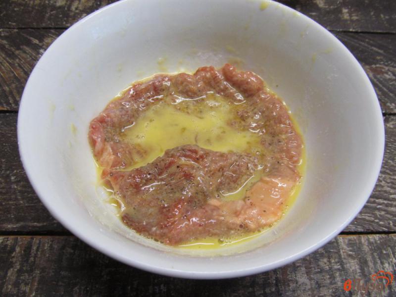 Фото приготовление рецепта: Шницель из телятины с луковыми пирожками шаг №3