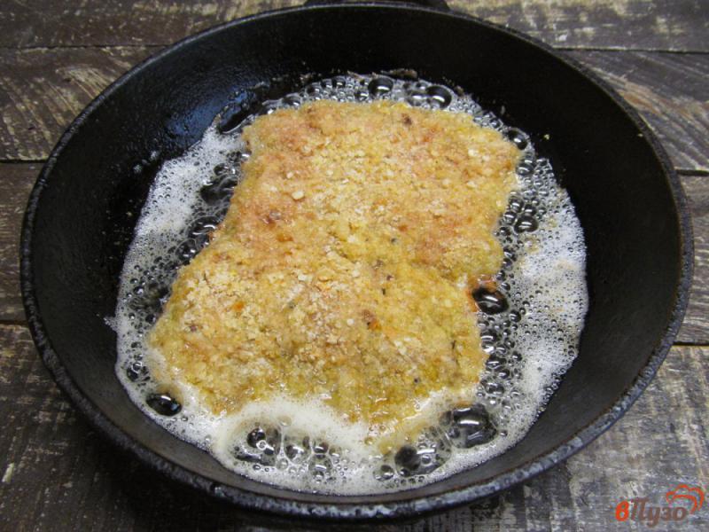 Фото приготовление рецепта: Шницель из телятины с луковыми пирожками шаг №5
