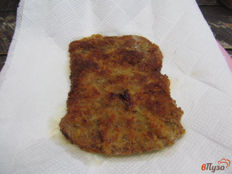 Фото приготовление рецепта: Шницель из телятины с луковыми пирожками шаг №7