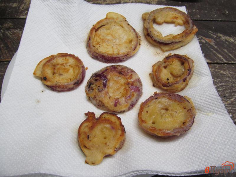 Фото приготовление рецепта: Шницель из телятины с луковыми пирожками шаг №12
