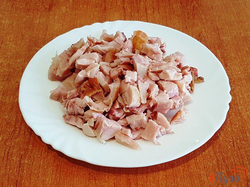 Фото приготовление рецепта: Томатный суп с копченой курицей шаг №2