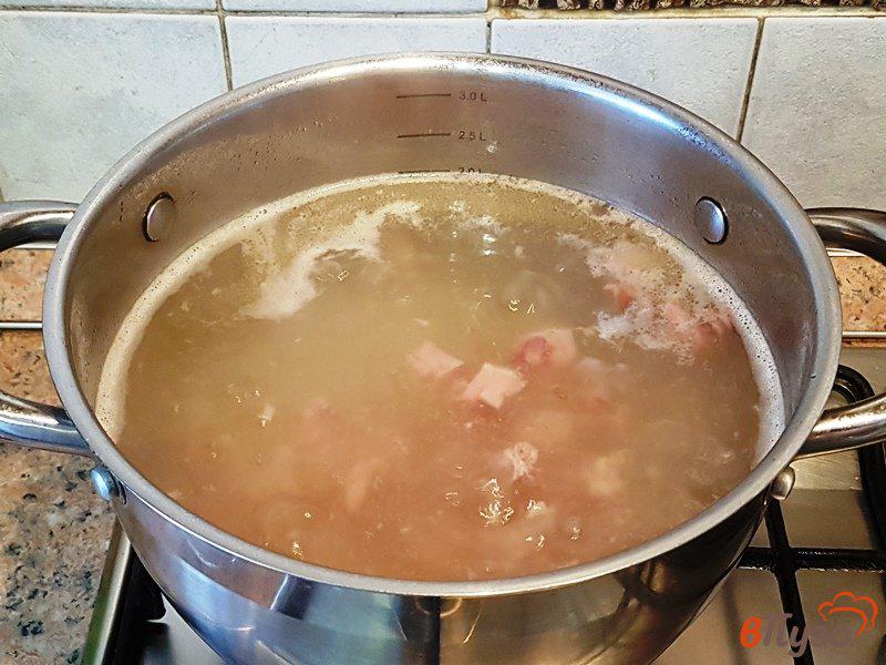 Фото приготовление рецепта: Томатный суп с копченой курицей шаг №3