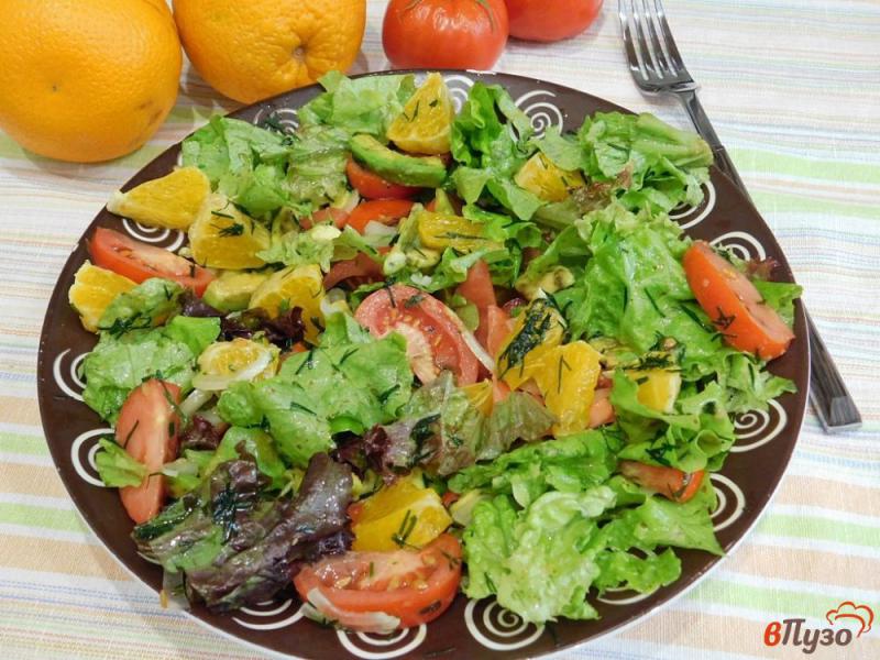 Фото приготовление рецепта: Салат с авокадо и апельсином шаг №6