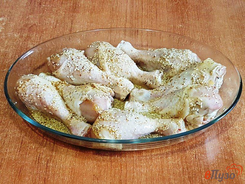 Фото приготовление рецепта: Куриные голени в медовом соусе шаг №4