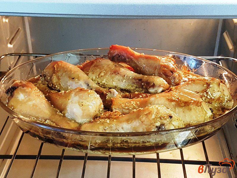 Фото приготовление рецепта: Куриные голени в медовом соусе шаг №8
