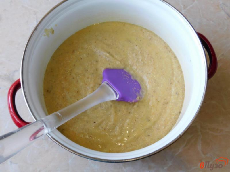 Фото приготовление рецепта: Грибной крем-суп с сухариками шаг №5