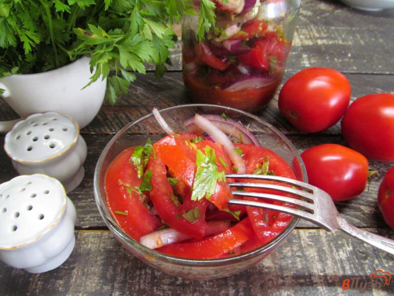 Фото приготовление рецепта: Маринованные помидоры с луком шаг №6