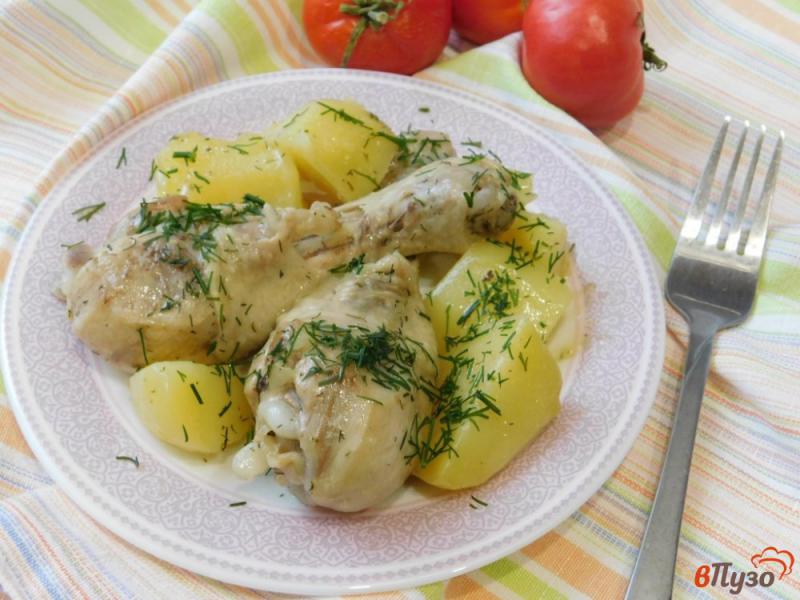 Фото приготовление рецепта: Куриные голени с картошкой шаг №5