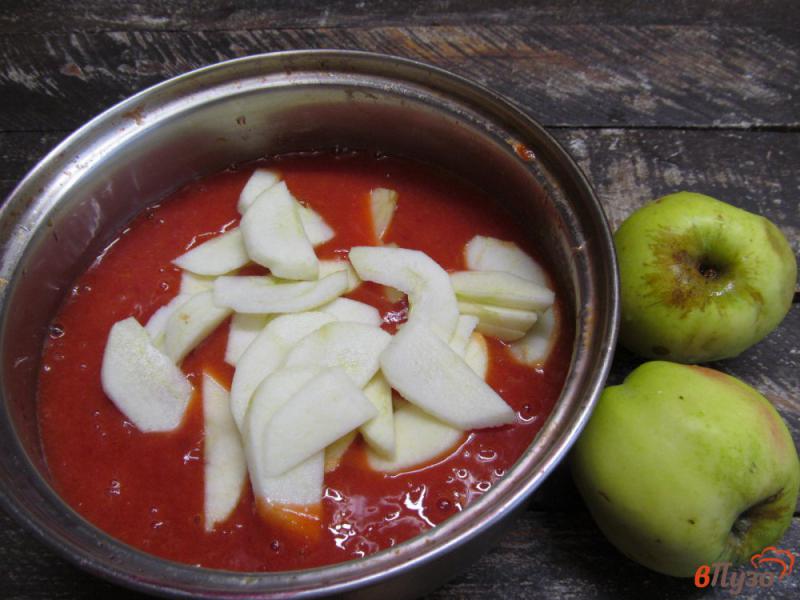 Фото приготовление рецепта: Сливовое варенье с яблоком и тимьяном шаг №5