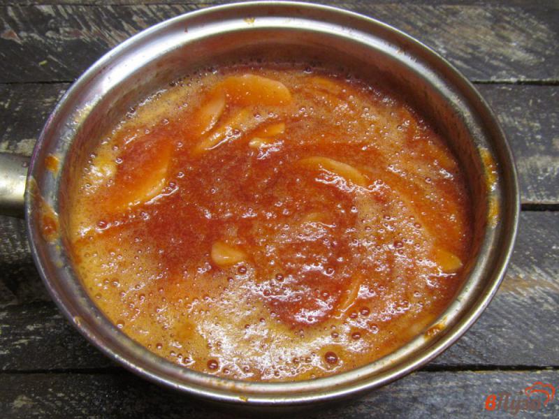 Фото приготовление рецепта: Сливовое варенье с яблоком и тимьяном шаг №7