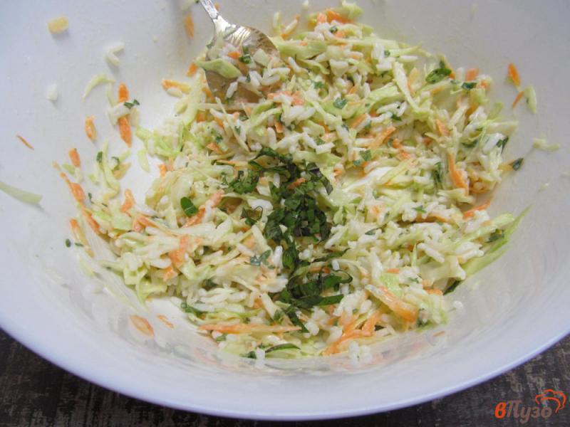 Фото приготовление рецепта: Салат из риса с капустой шаг №5
