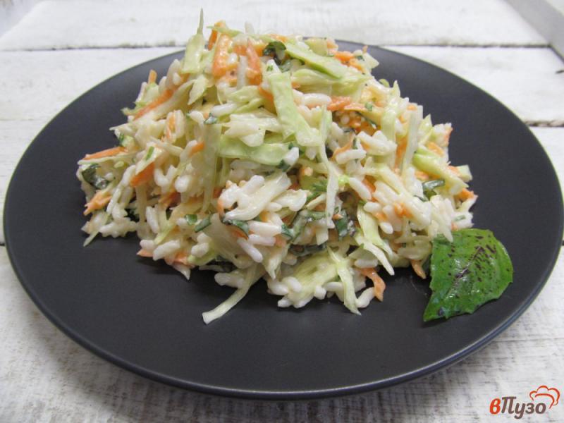 Фото приготовление рецепта: Салат из риса с капустой шаг №6
