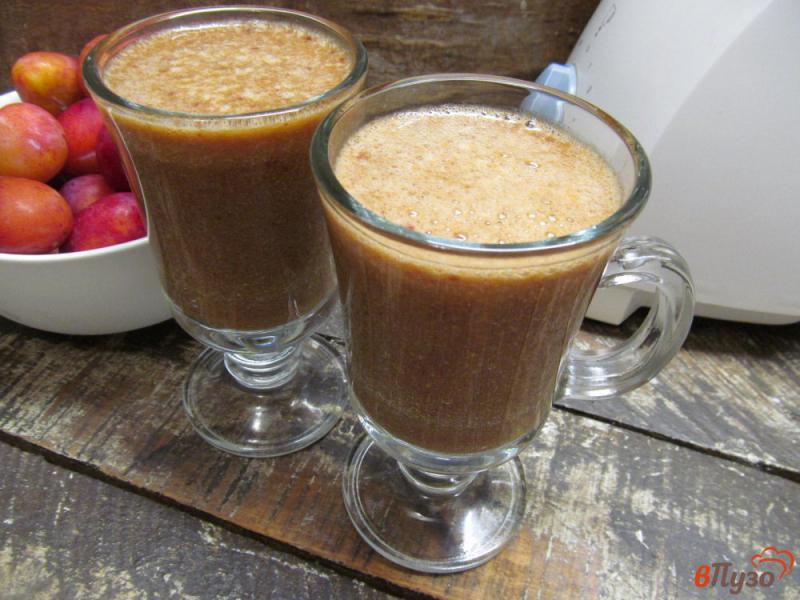 Фото приготовление рецепта: Смузи сливово-яблочный с какао и корицей шаг №5