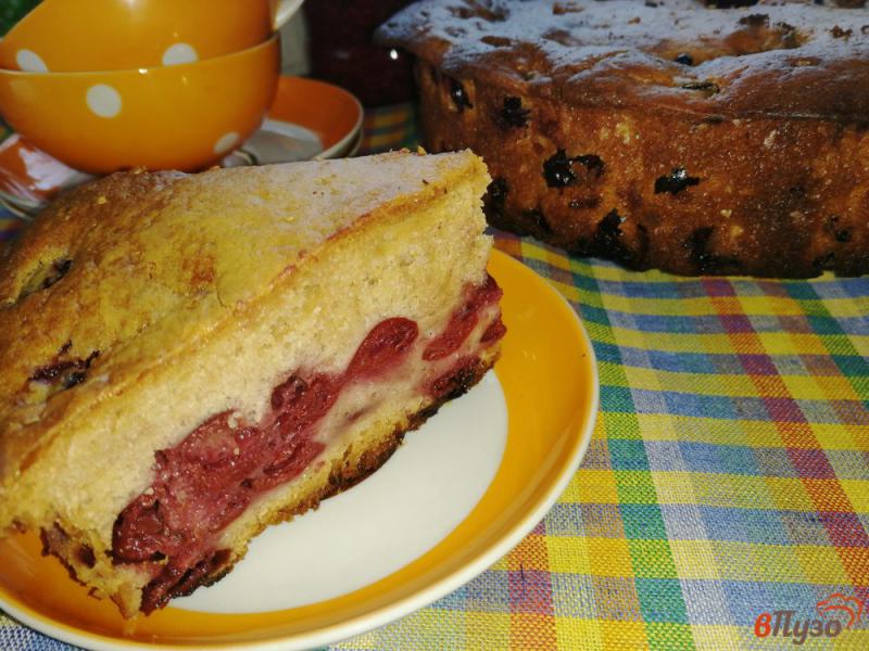 Фото приготовление рецепта: Пирог с вишней на сгущенном молоке шаг №12