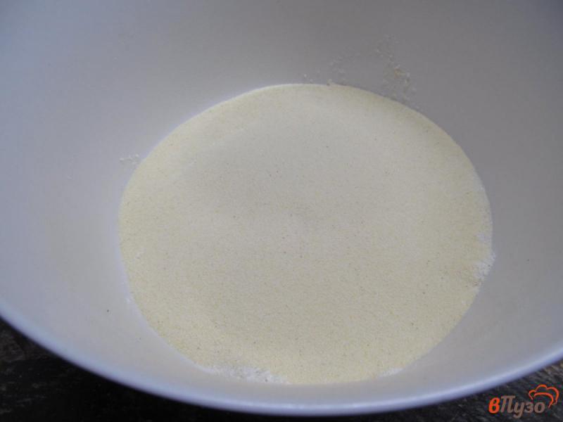 Фото приготовление рецепта: Насыпной пирог со сливами шаг №3