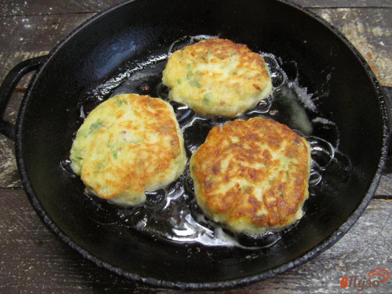 Фото приготовление рецепта: Пирожки из картофеля с сыром шаг №10