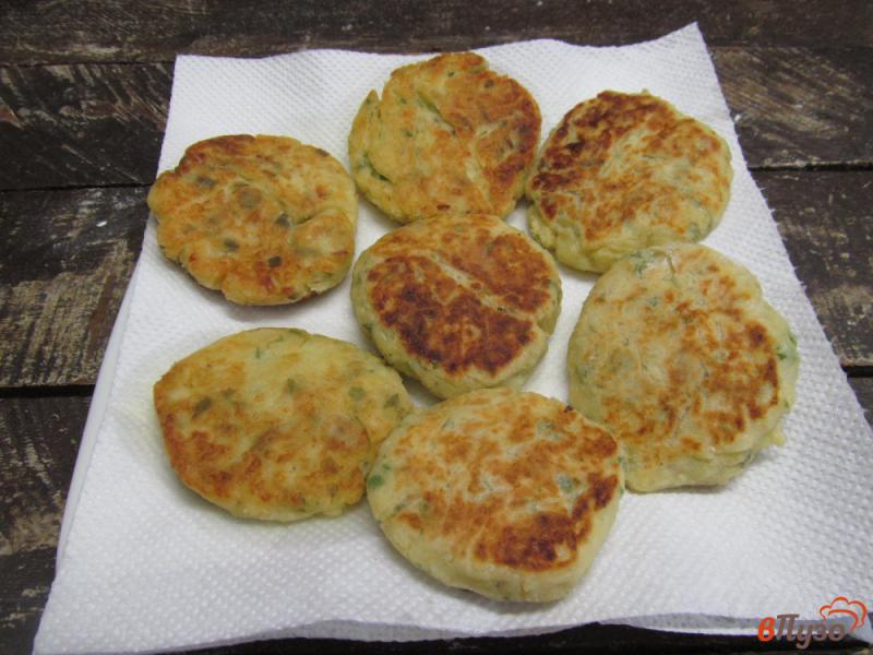 Фото приготовление рецепта: Пирожки из картофеля с сыром шаг №11