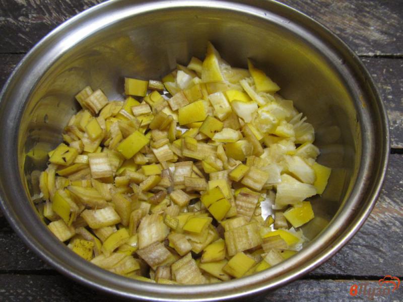 Фото приготовление рецепта: Варенье из банановой кожуры с яблоком шаг №2