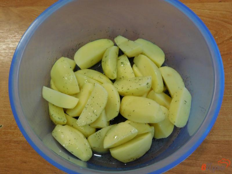 Фото приготовление рецепта: Картофель дольками из духовки шаг №3