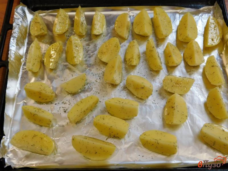 Фото приготовление рецепта: Картофель дольками из духовки шаг №4