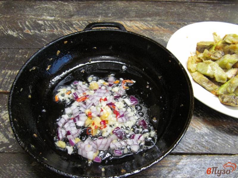 Фото приготовление рецепта: Баклажан с мясным фаршем по-китайски шаг №5