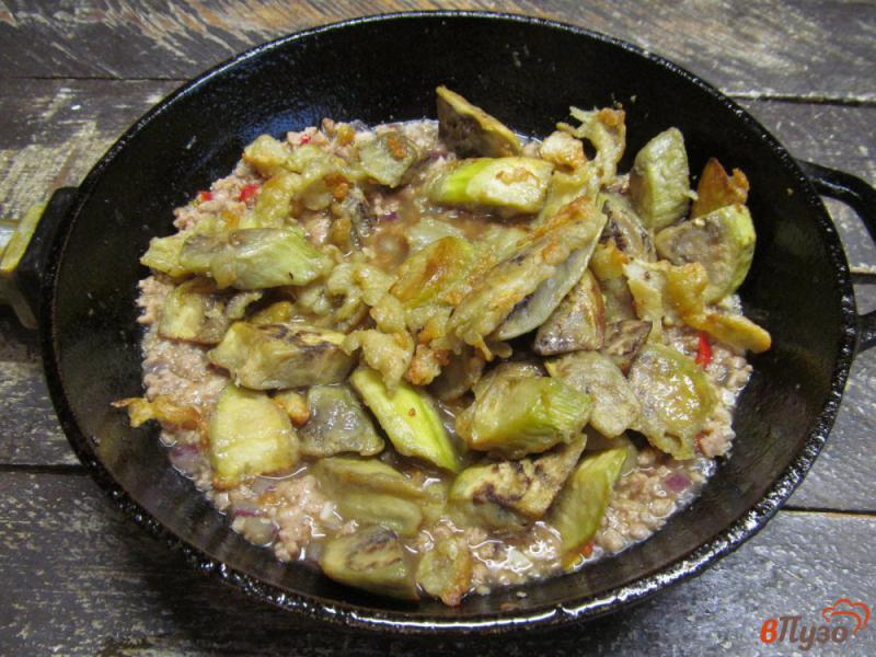 Фото приготовление рецепта: Баклажан с мясным фаршем по-китайски шаг №9