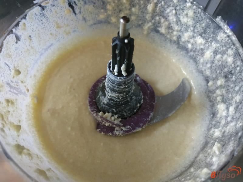 Фото приготовление рецепта: Безглютеновый ежевичный пирог шаг №8