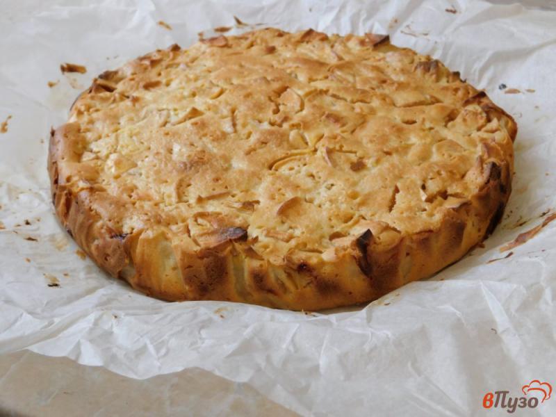 Фото приготовление рецепта: Яблочный пирог на сметанном тесте шаг №6