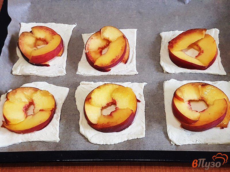 Фото приготовление рецепта: Пирожки с персиками по-восточному шаг №8