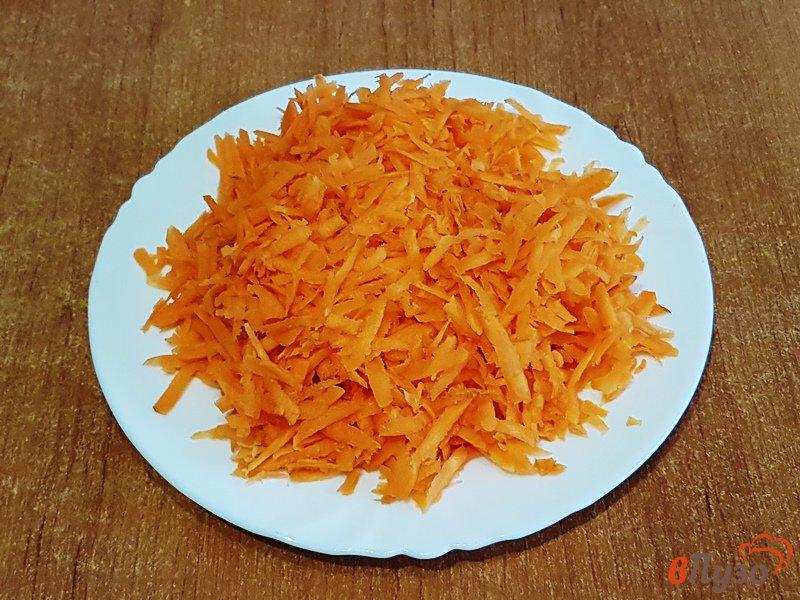 Фото приготовление рецепта: Трубочки с капустой и морковью шаг №4