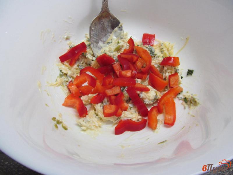 Фото приготовление рецепта: Картофель в соусе из болгарского перца с сыром и тимьяном шаг №4