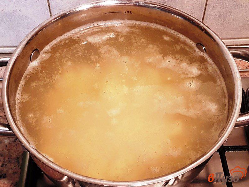 Фото приготовление рецепта: Суп с пшеном и кукурузой шаг №4