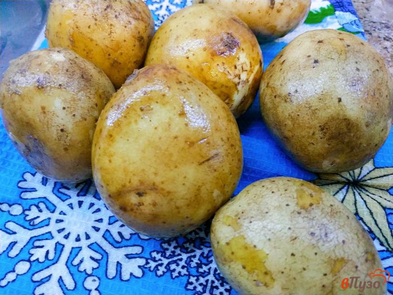 Фото приготовление рецепта: Запеченная картошка с кукурузой шаг №3