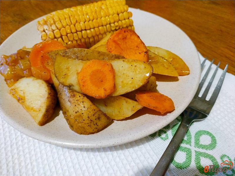 Фото приготовление рецепта: Запеченная картошка с кукурузой шаг №9